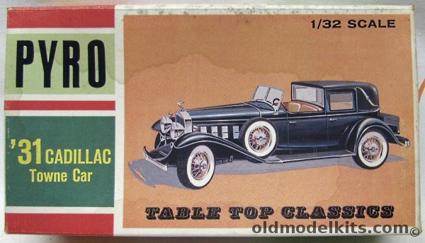 Pyro 1/32 1931 Cadillac Town Car, C346-125 plastic model kit